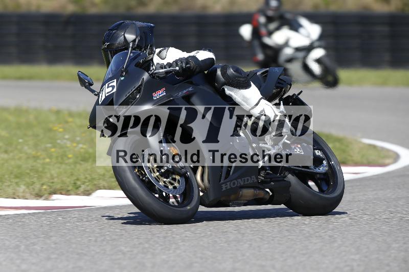 /Archiv-2025/48 25.08.2025 Cornu Master School ADR/gruen-vert/75